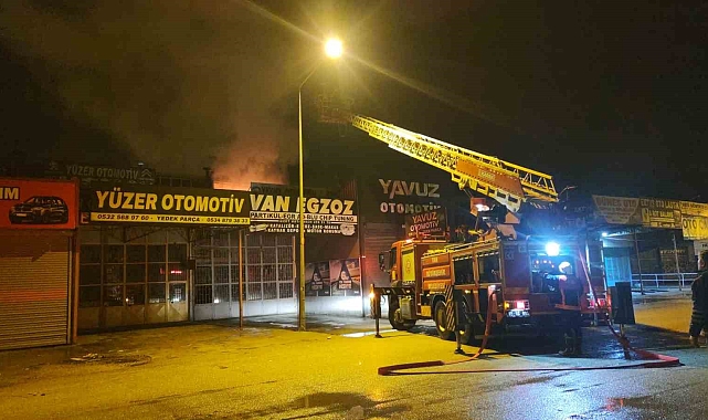 Van Oto Sanayi Sitesi'nde korkutan yangın