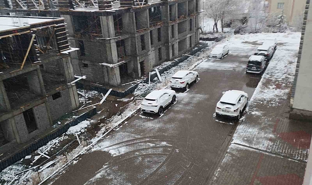 Varto ilçesinde kar yağışı başladı