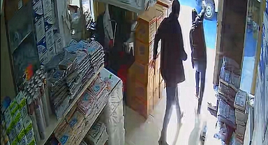 Yalova’da el freni çekilmeyen park halindeki panelvan kara yoluna indi, yürekler ağza geldi