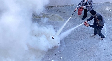 Yangın tüpünü kullanmayı öğrendiler