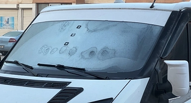 Yüksekova’da araçların camları buz tuttu