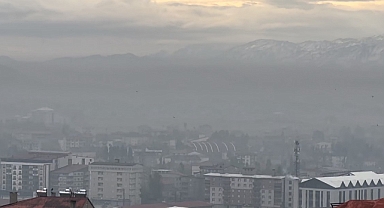 Yüksekova sis altında