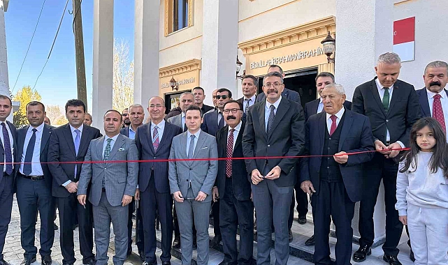 Yüksekova'da 1500 kişilik cami ibadete açıldı