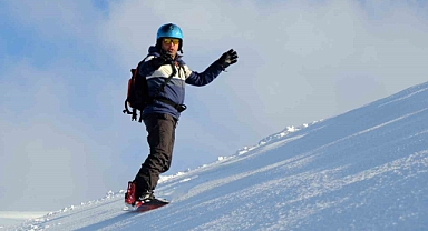 Zigana’nın zirvelerinde snowboard keyfi