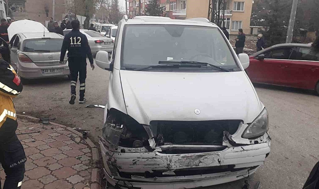 4 aracın karıştığı kazada 2 kişi yaralandı