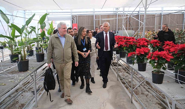 Adana Büyükşehir Belediyesi, güneş enerjisiyle çalışan akıllı sera açtı