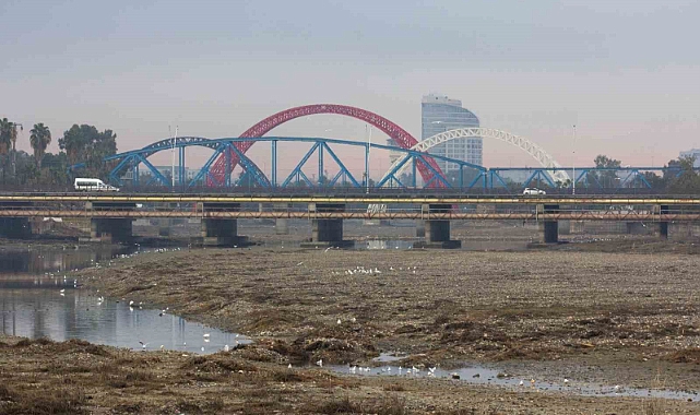 Adana’yı yağışlı hava etkisi altına aldı