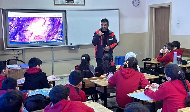 AFAD okullarda afet eğitimi veriyor