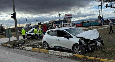 Afyonkarahisar’da trafik kazası, 3 yaralı