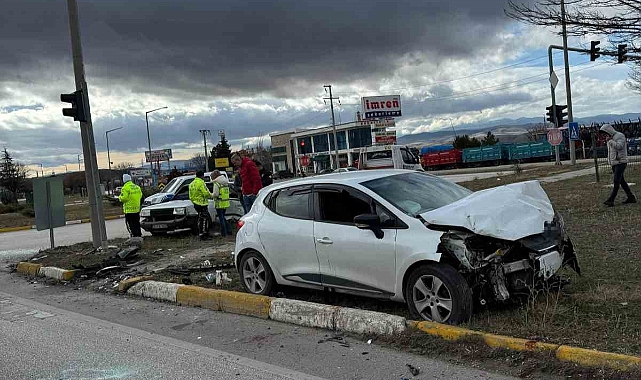 Afyonkarahisar’da trafik kazası, 3 yaralı