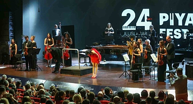 Agora Senfoni Orkestrası, sokak hayvanları için sahne aldı