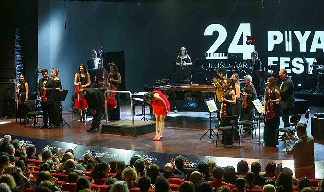Agora Senfoni Orkestrası, sokak hayvanları için sahne aldı