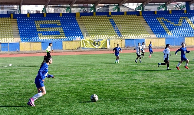 Ağrı ASPGSK Kadın Futbol Takımı liderliğini sürdürüyor