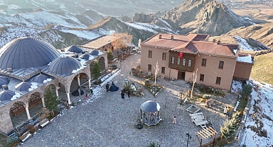 Ağrı'da, Ahmed-i Hani Müzesi'nin kış manzarası dronla görüntülendi (Videolu Haber)