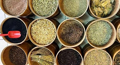 Ağrı'da havalar soğudu: Aktarların yoğunluğu başladı