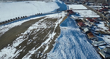 Ağrı'da, kar yağışı olmadığı için kayak sezonu açılamadı (Videolu Haber)