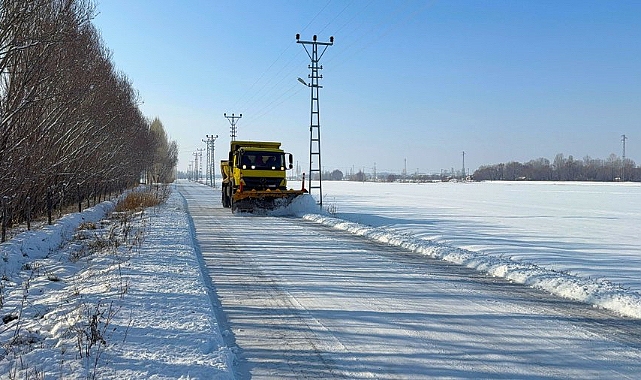 Ağrı’da kardan kapanan yollar için İl Özel İdaresi ekipleri sahada