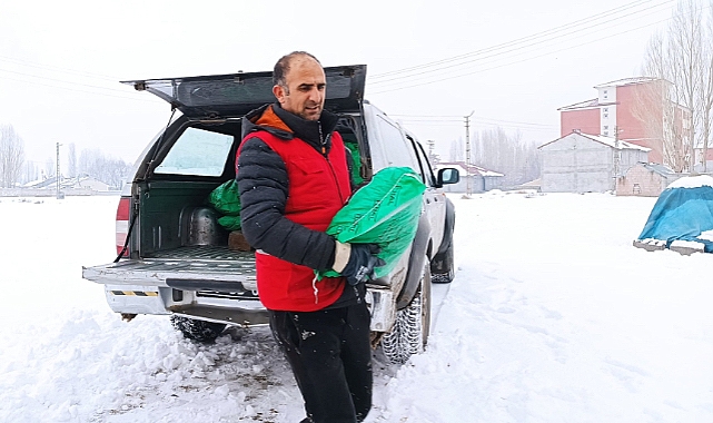 Ağrı’da Kızılay gönüllülerinden ihtiyaç sahiplerine kömür dağıtımı yapıldı