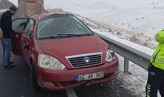 Ağrı'da sürücü direksiyon hakimiyetini kaybetti, araç takla atıp savruldu