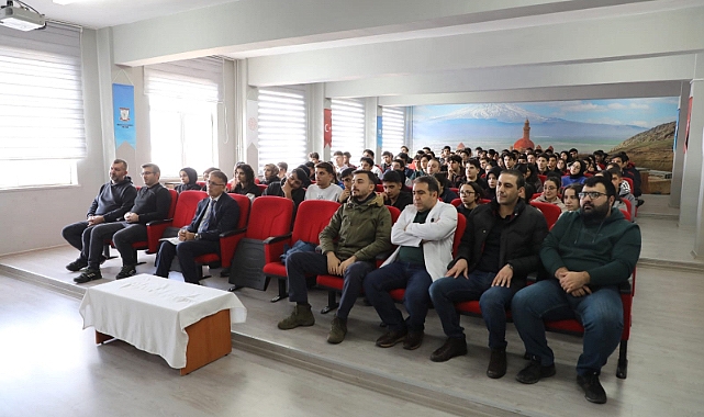 Ağrı'da üniversite sınavlarına hazırlık kampı için bilgilendirme toplantısı düzenlendi