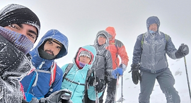 Ağrı Dağı’na zorlu kış tırmanışı