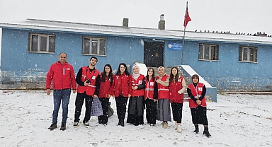 (Videolu Haber) Ağrı'daki köy çocuklarının yüzü güldü