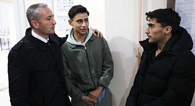 Ağrı Erol Parlak Güzel Sanatlar Lisesi'nde Çalgı Dinletisi ve Resim Sergisi düzenlendi