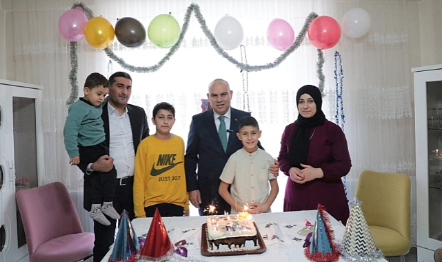 Ağrı Valisi Koç'tan kalp hastası çocuğa sürpriz doğum günü