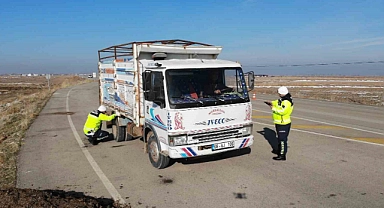 Aksaray’da zorunlu kış lastiği uygulamaları başladı