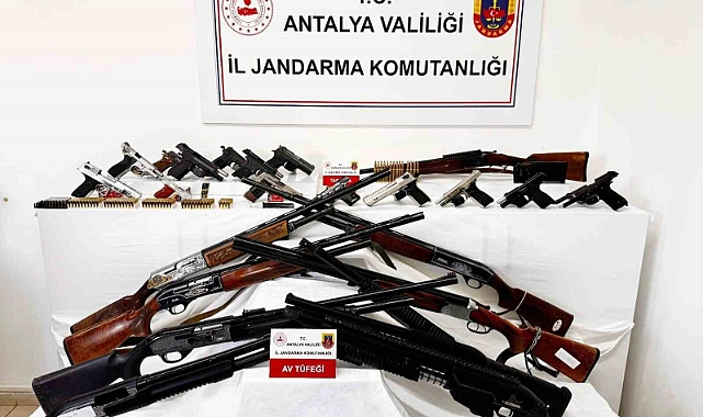 Alanya’da 11 adrese eş zamanlı silah ve uyuşturucu operasyonu