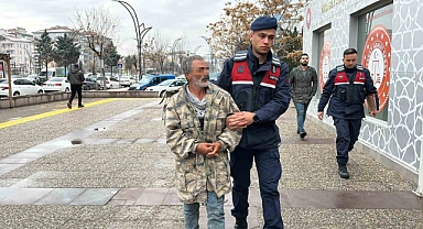 Alkollü şahıs tartıştığı kahvehaneciyi bıçakladı