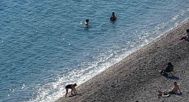 Antalya’da aralık ayında yazdan kalma günler yaşanıyor