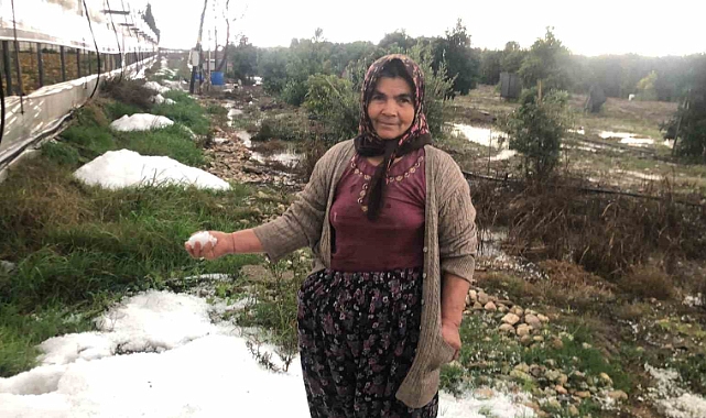 Antalya’da sağanak yağmur sonrası dolu yağdı