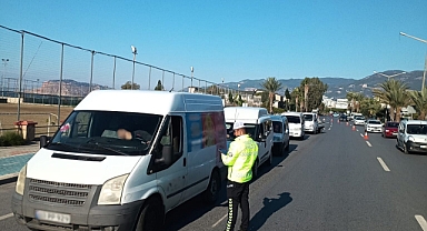 Antalya’da trafik denetimlerinde 41 bin sürücü denetlendi 17 bin ceza kesildi