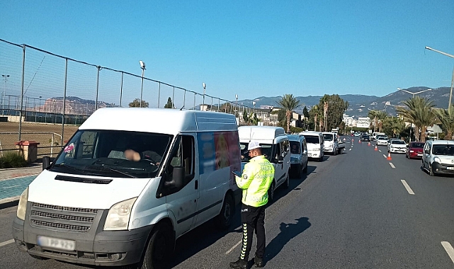 Antalya’da trafik denetimlerinde 41 bin sürücü denetlendi 17 bin ceza kesildi