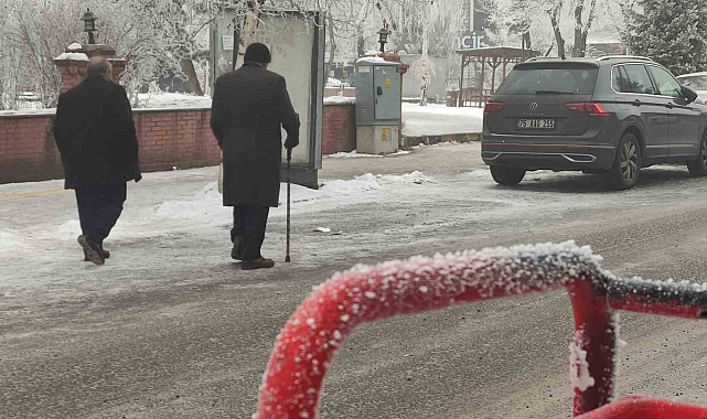 Ardahan buz kesti: Göle eksi 26 derece