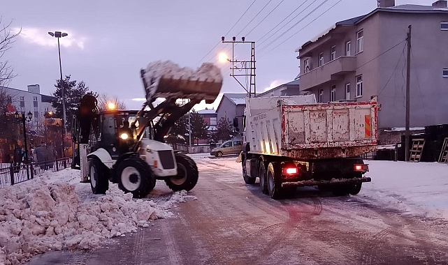 Arpaçay Belediyesi'nden kar temizliği