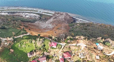 Artvin’de heyelan nedeniyle iki ev tedbir amaçlı tahliye edildi