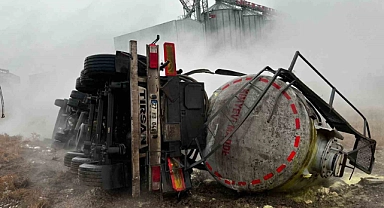 Asit dolu tankerin devrilme anı kamerada