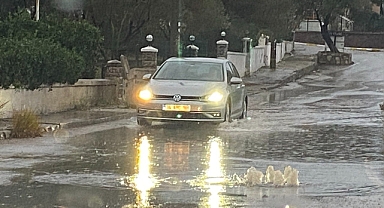 Ayvalık’ta yağış gün boyu etkili oldu