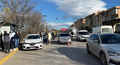 Babaanne ile torununa otomobil çarptı