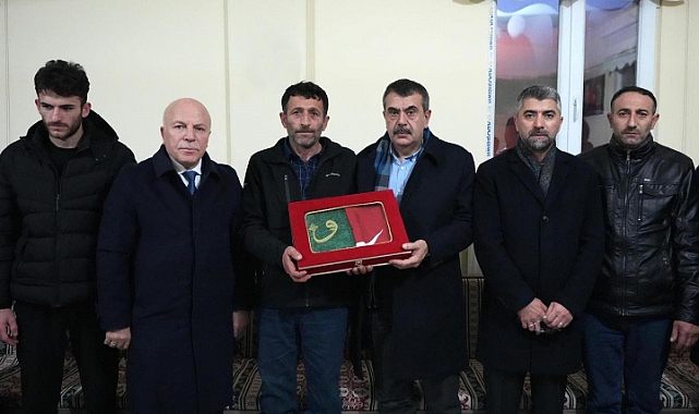 Bakan Tekin’den şehit ailesine taziye
