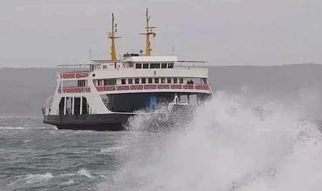 Bandırma ve Erdek’te olumsuz hava şartları nedeniyle feribot seferleri iptal edildi