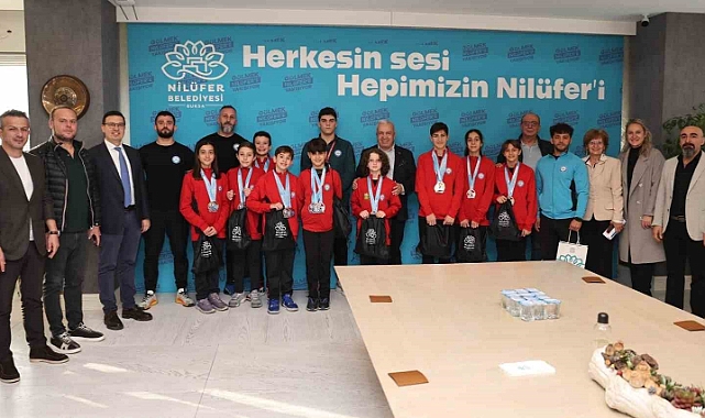 Başkan Şadi Özdemir başarılı sporcuları ağırladı