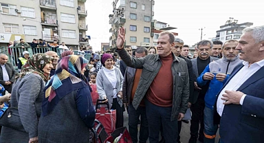 Başkan Seçer, pazar yerini gezdi, vatandaşları dinledi