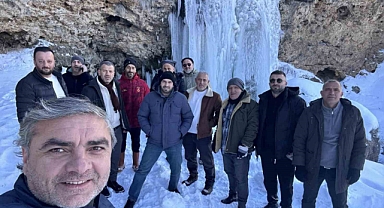 Bayburt’ta Sırakayalar Şelalesi buz tuttu