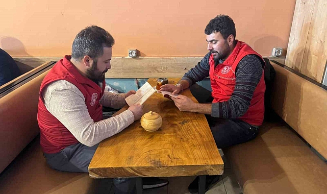 Bayburt’un kıraathanelerinde kitap okunuyor