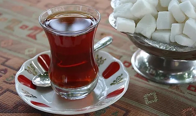 Belediye başkanı duyurdu: Emekliler çayı 2,50 TL'ye içecek, öğrenciler 20 TL'ye yemek yiyecek