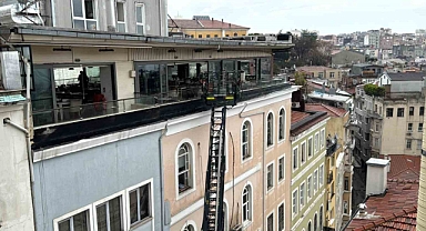 Beyoğlu’nda Masonlar Büyük Locası Derneği’nde yangın