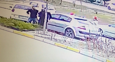 Bıçaklı alacak-verecek kavgası kamerada